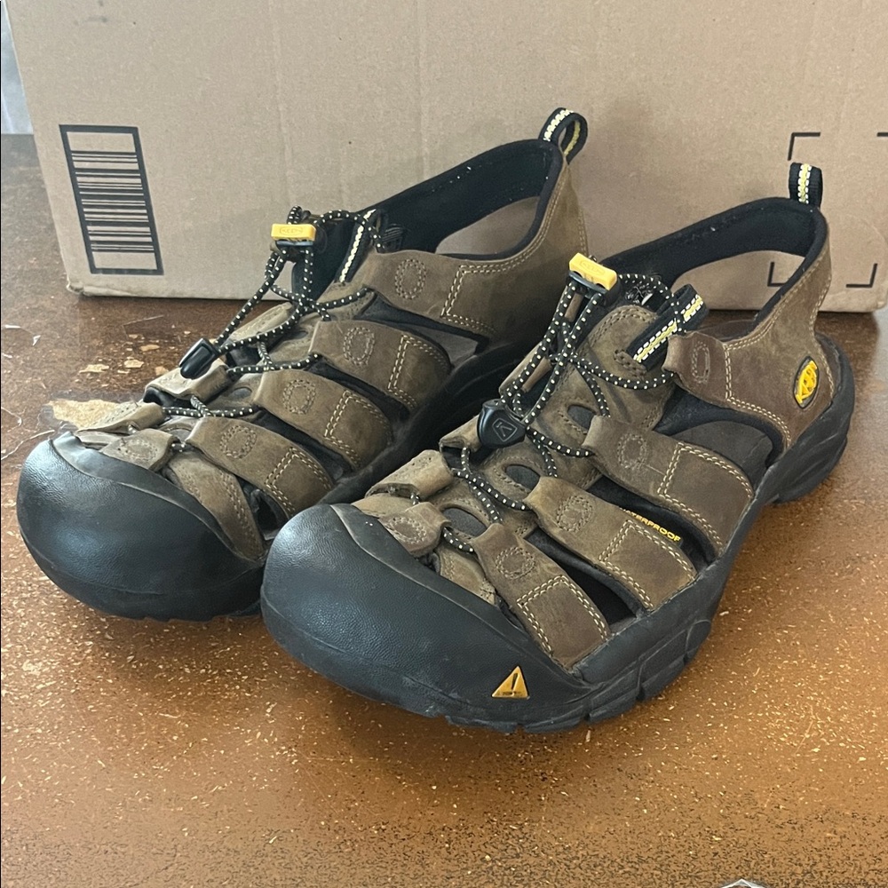 Keen Brown Newport Hiking Sandals men’s 11